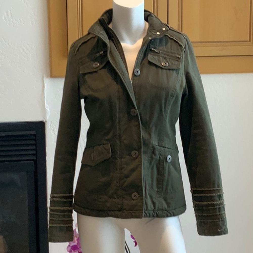 BB DAKOTA JACKET SIZE MEDIUM